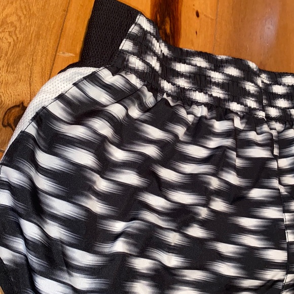 NWOT - NIKE DRI FIT SHORTS WITH BUILT IN UNDERWEAR- SIZE XS - Picture 6 of 6